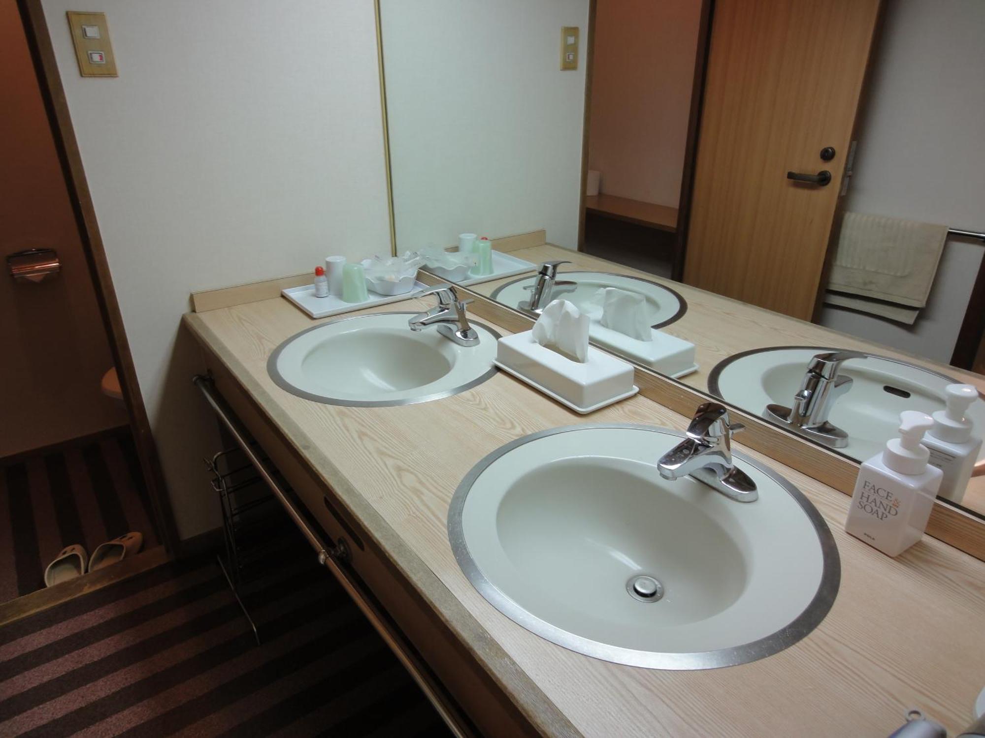 Miyajima Hotel Makoto Hatsukaichi Esterno foto